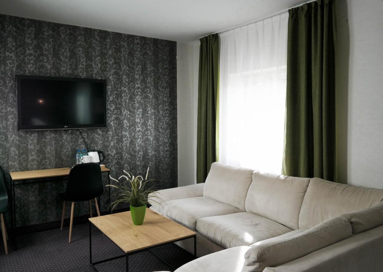 Hotel George Nadarzyn Εξωτερικό φωτογραφία