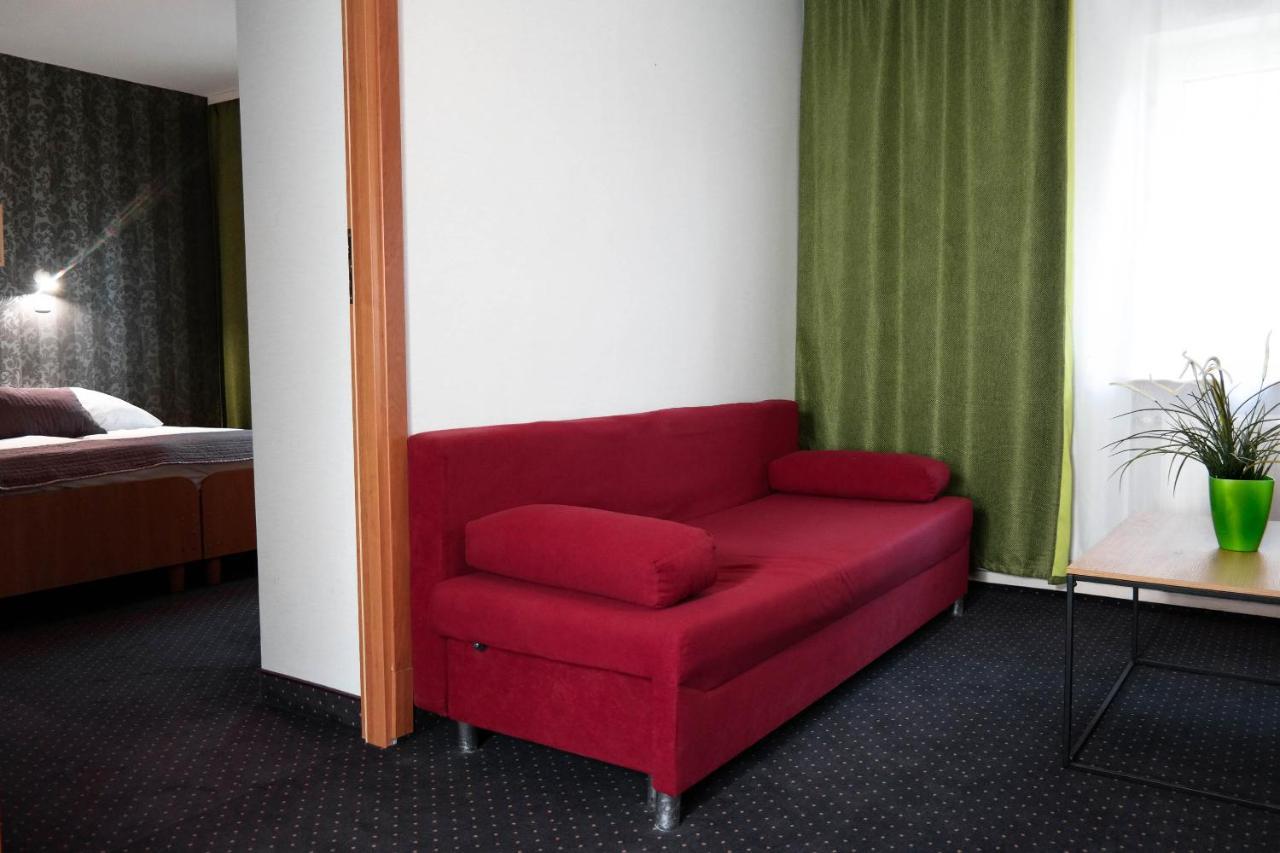 Hotel George Nadarzyn Εξωτερικό φωτογραφία