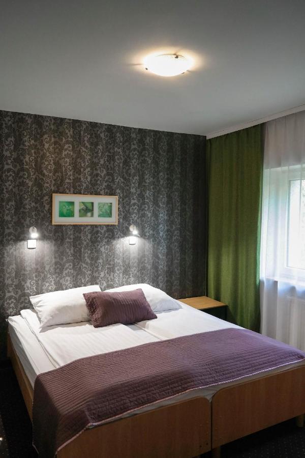 Hotel George Nadarzyn Εξωτερικό φωτογραφία