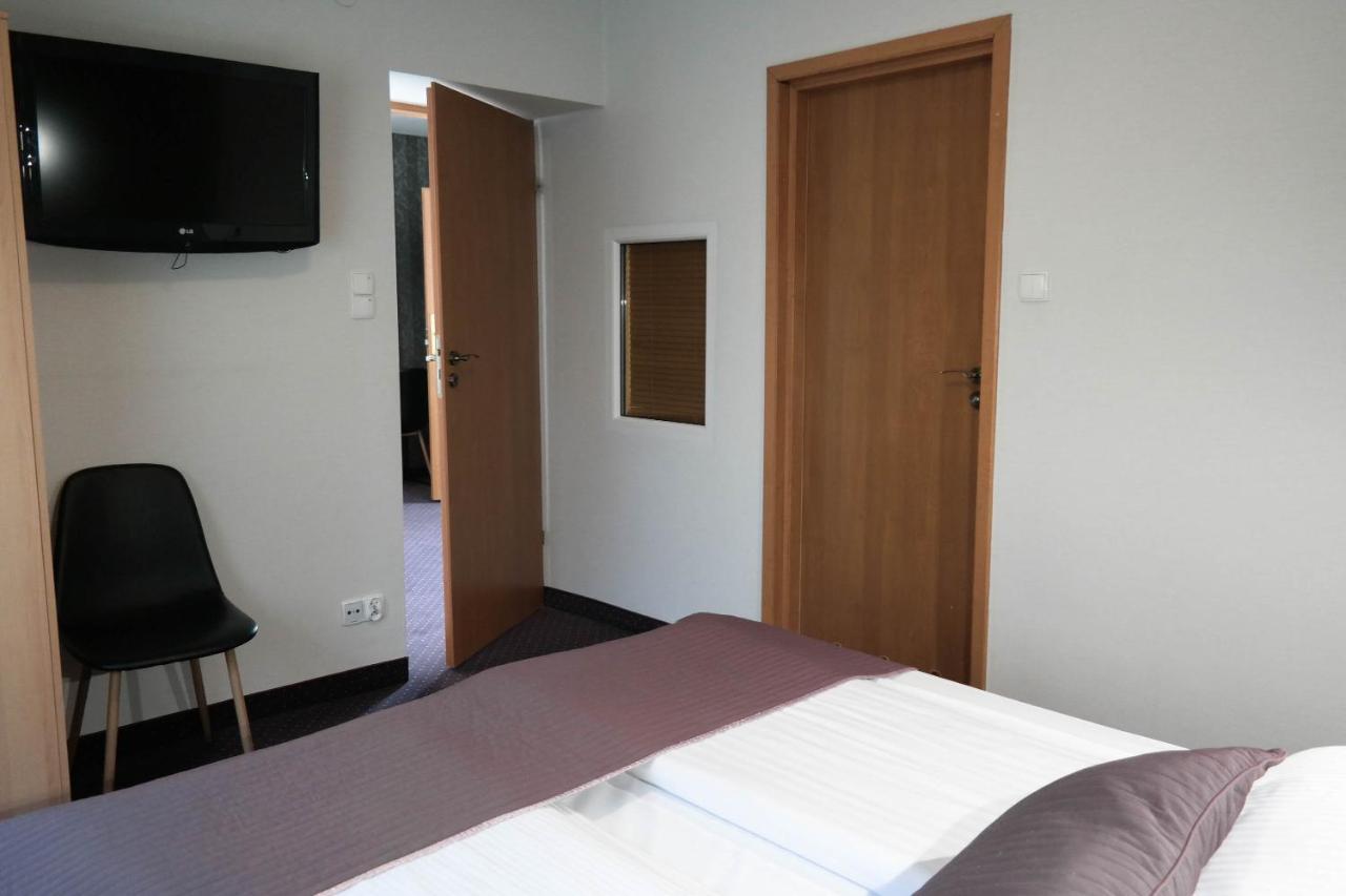 Hotel George Nadarzyn Εξωτερικό φωτογραφία