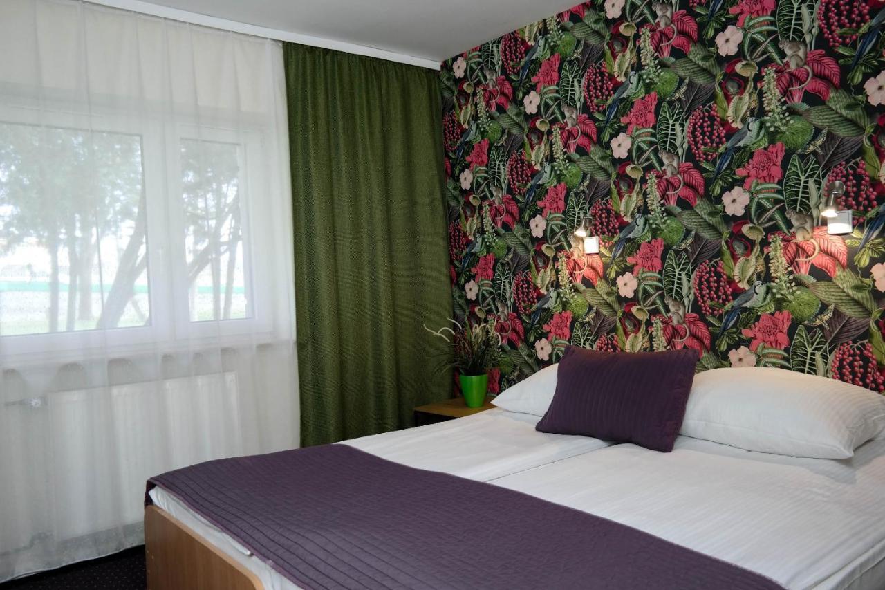 Hotel George Nadarzyn Εξωτερικό φωτογραφία