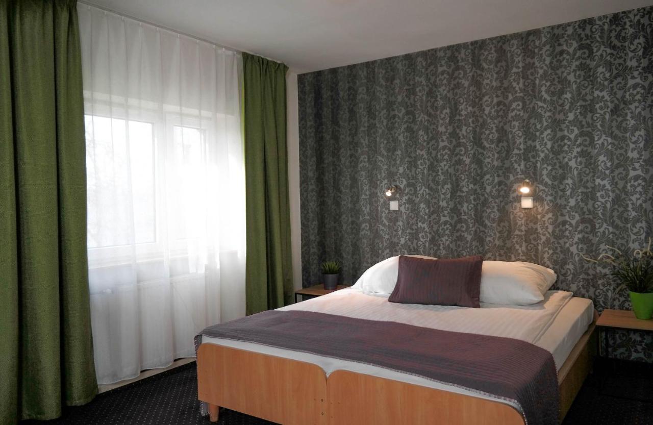 Hotel George Nadarzyn Εξωτερικό φωτογραφία
